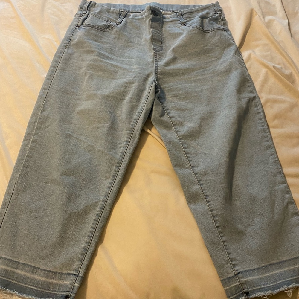 Light blue stretch capris